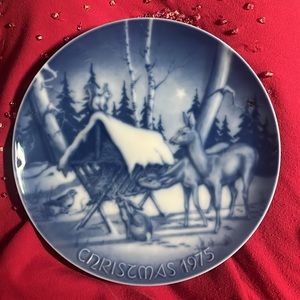 Royale Blue Winter China 1975 Christmas  Plate 7.5" + in excellent condition.